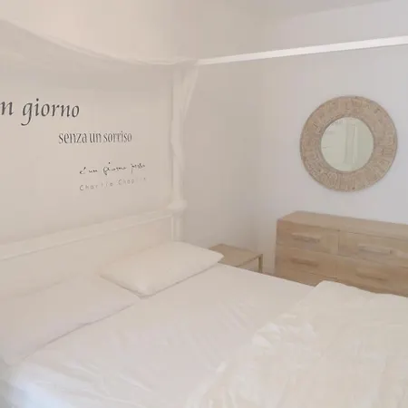 Shore Apartment *